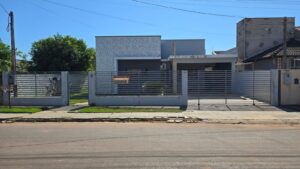Vende-se casa financiável em Juara MT